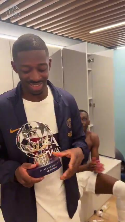 太嗨了巴黎更衣室又唱又跳祝贺登贝莱荣获MVP